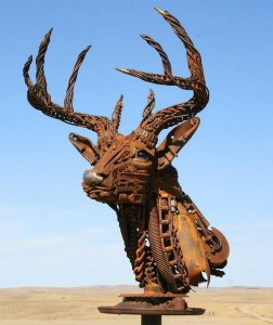 welded-scrap-metal-sculptures-john-lopez-1[1]
